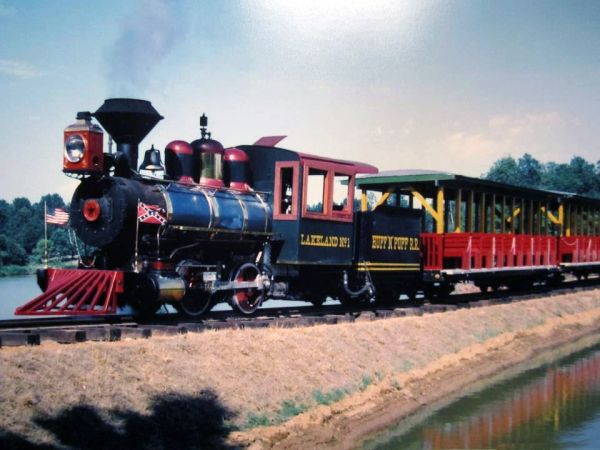 picture of Huff'n Puff steam locomotive at the edge of the lake